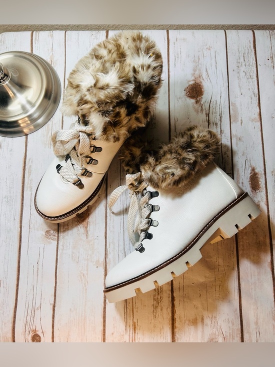 White Mountain Shoes - White Mountain Cheetah Lined Faux Fur White Lug Lace Up Boots Women’s Size 9